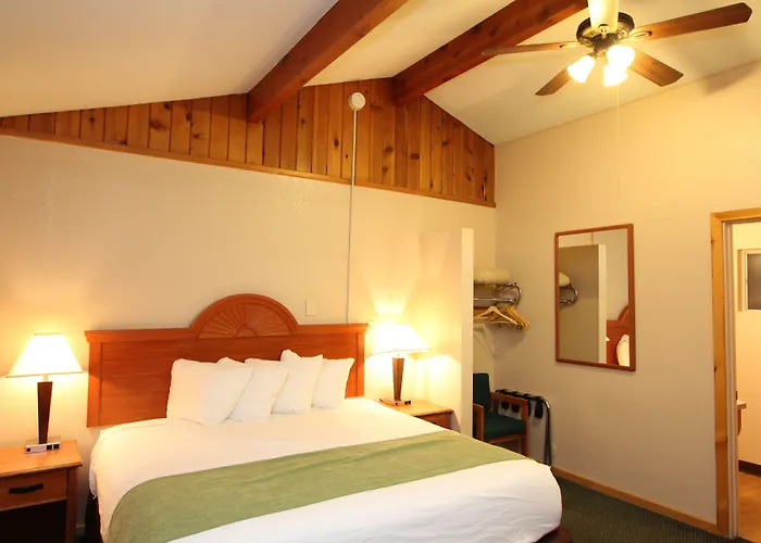 Oakhurst Lodge